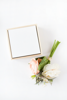 Cắm hoa treo tường